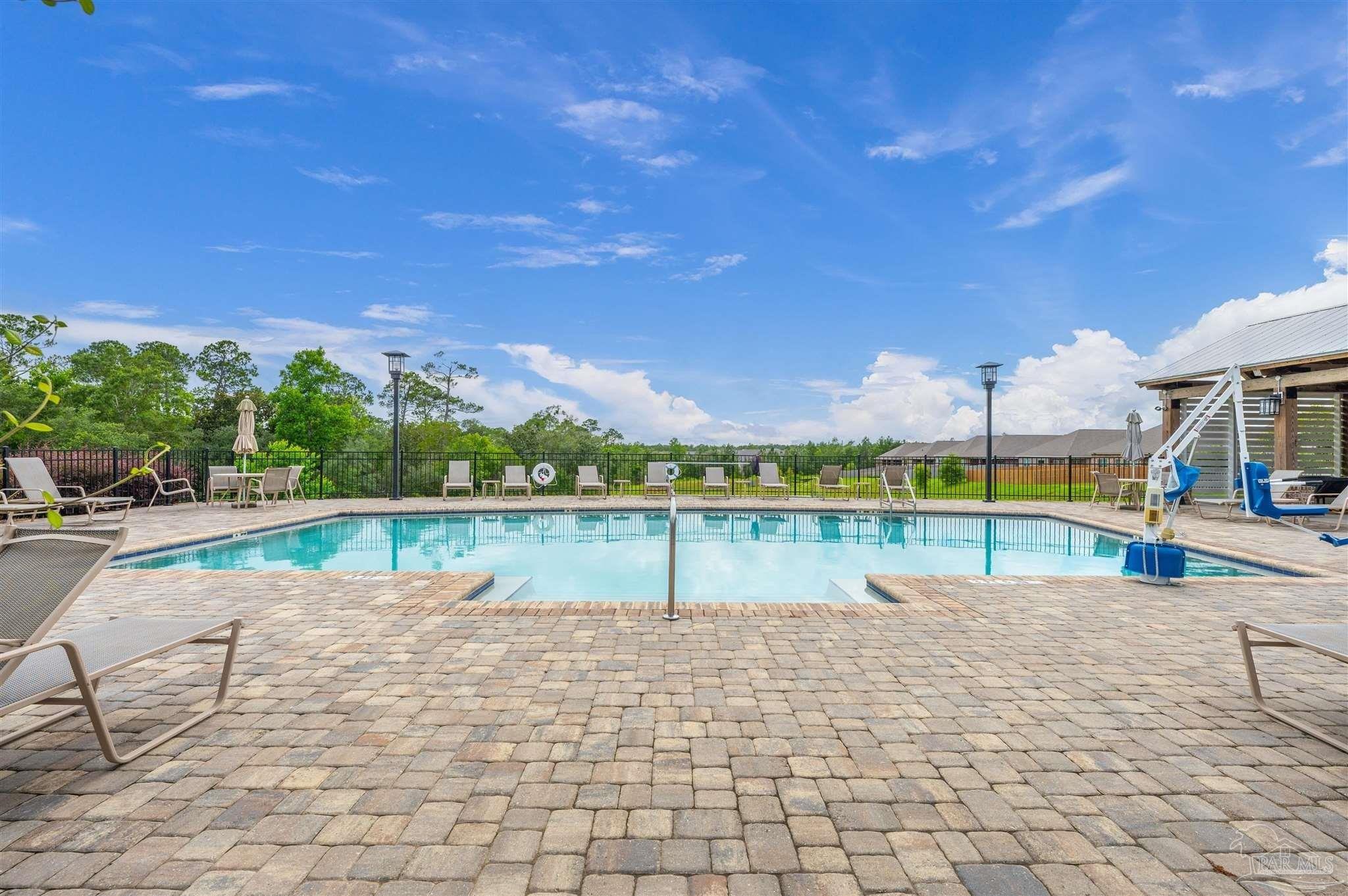 Burnside Loop, Pensacola, FL 32526