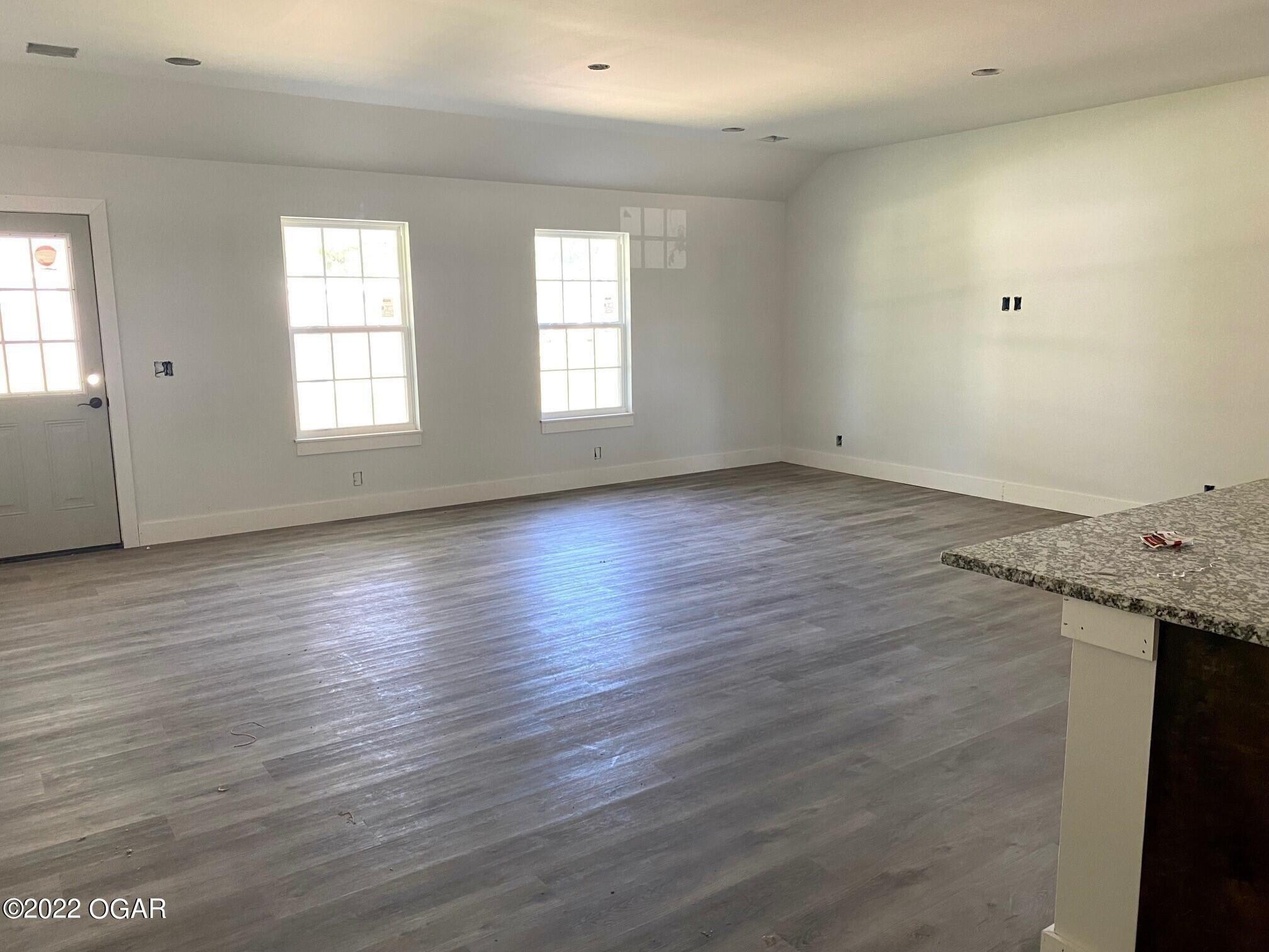 S Walker St, Webb City, MO 64870