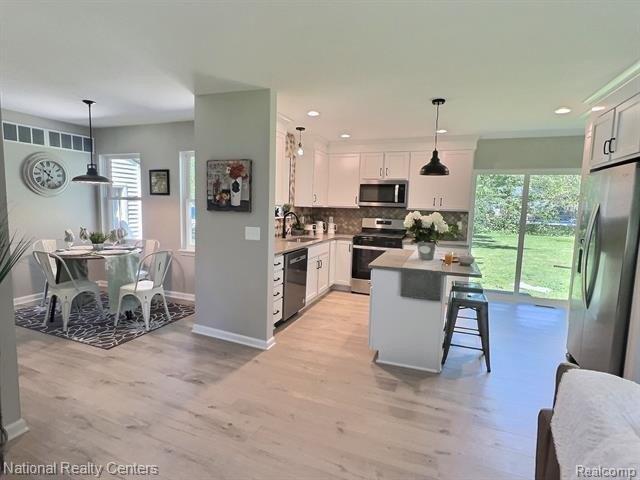 N Cass Lake Rd, Waterford, MI 48328