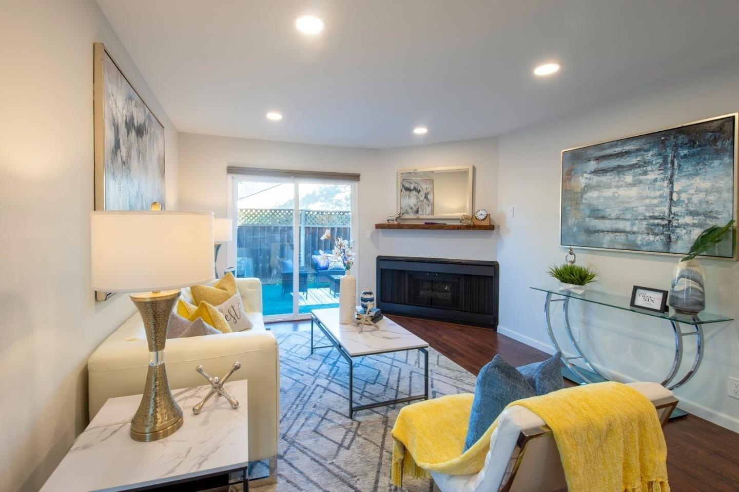 Long Oak Ln, Cupertino, CA 95014