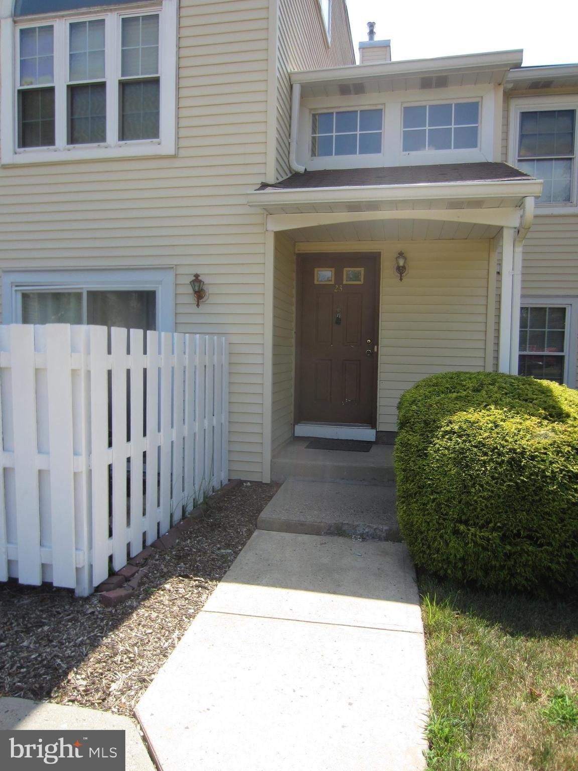 Powell Ct, Hightstown, NJ 08520