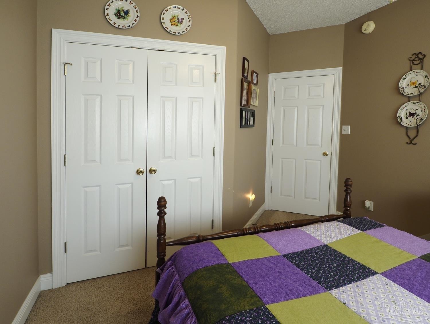Holt Cir, Pensacola, FL 32526