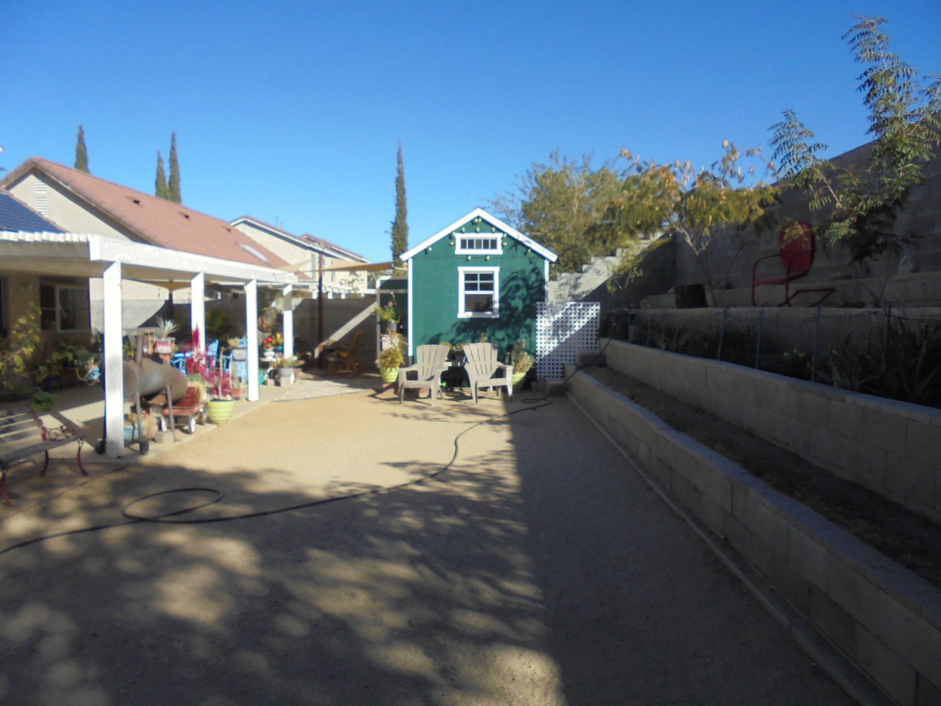 E Avenue R8, Palmdale, CA 93550