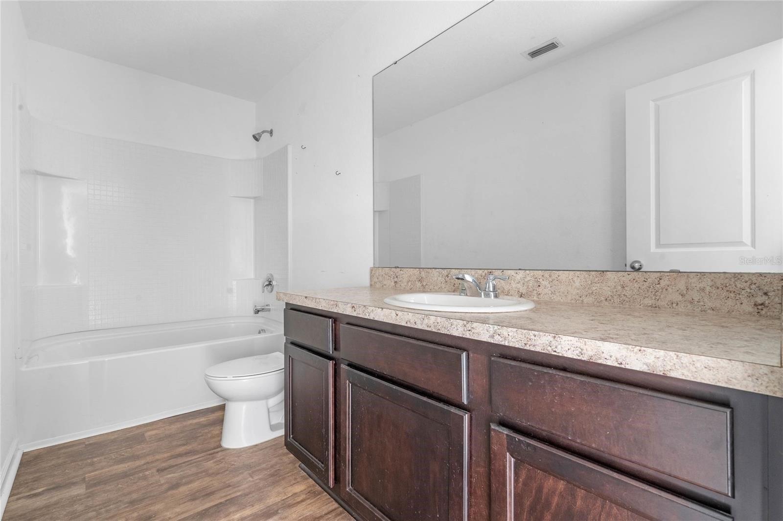 Merlin Ave, Mascotte, FL 34753
