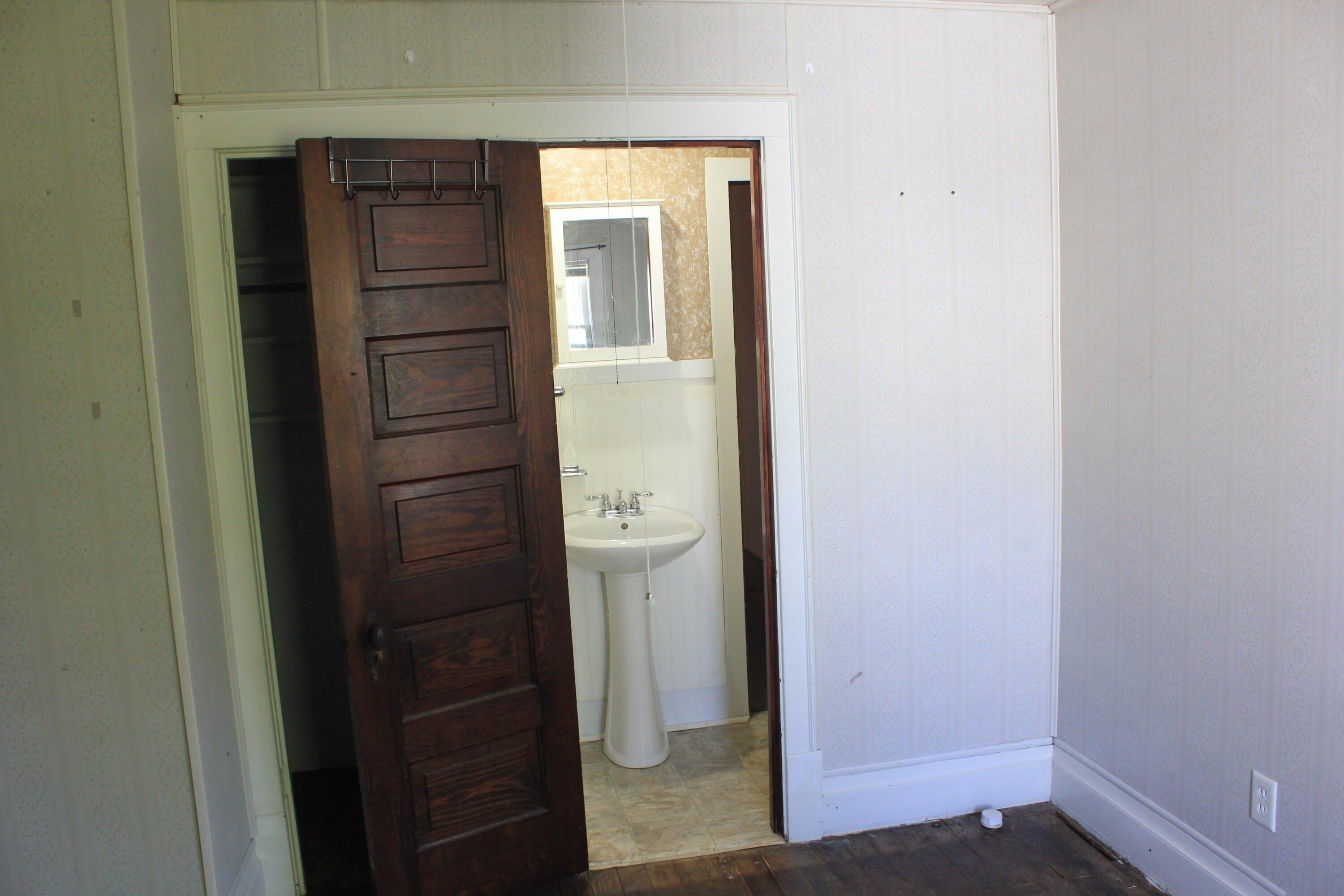 Pleasant Ave, Hudsonville, MI 49426