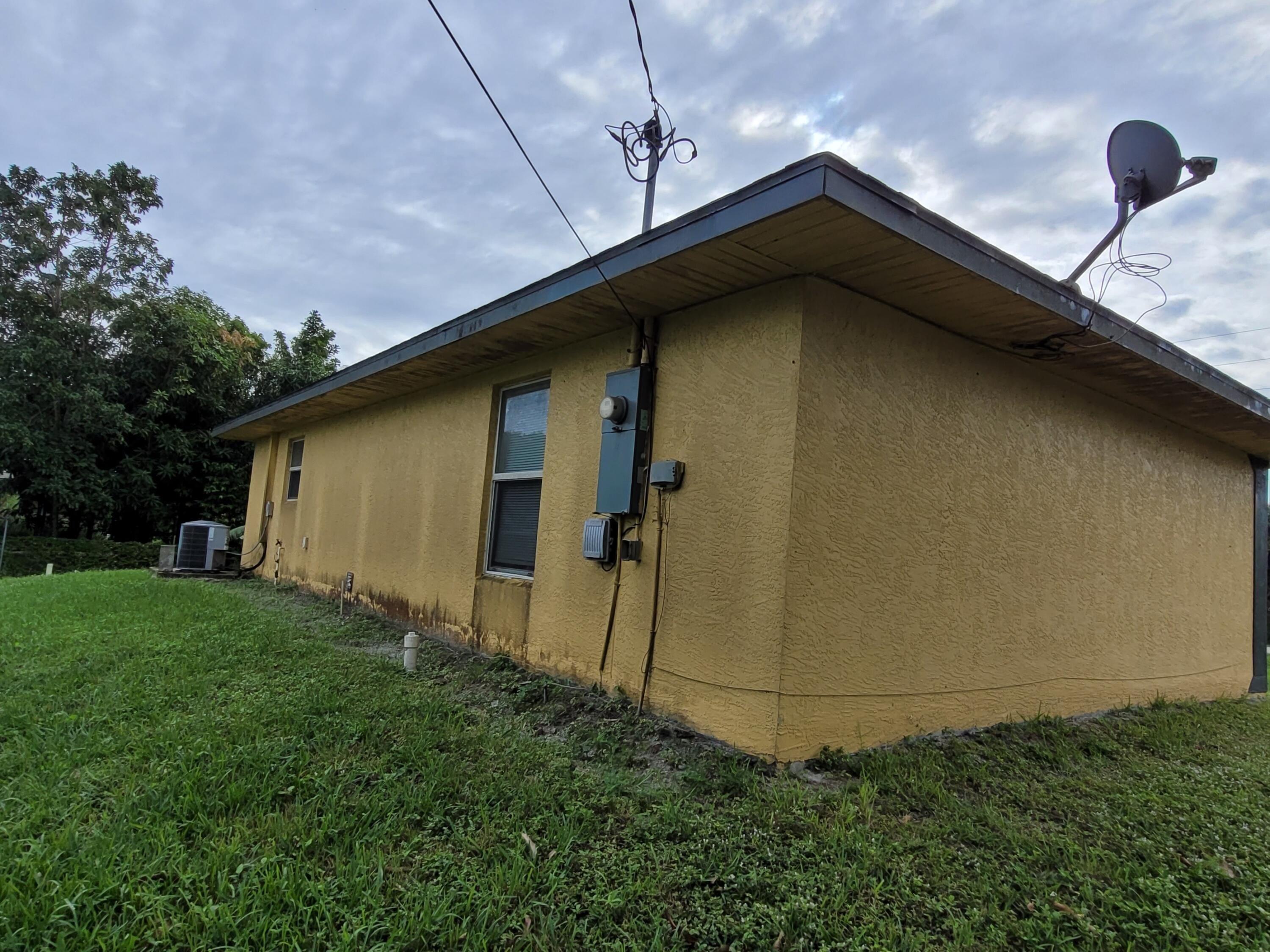 Carolina Ave, Clewiston, FL 33440