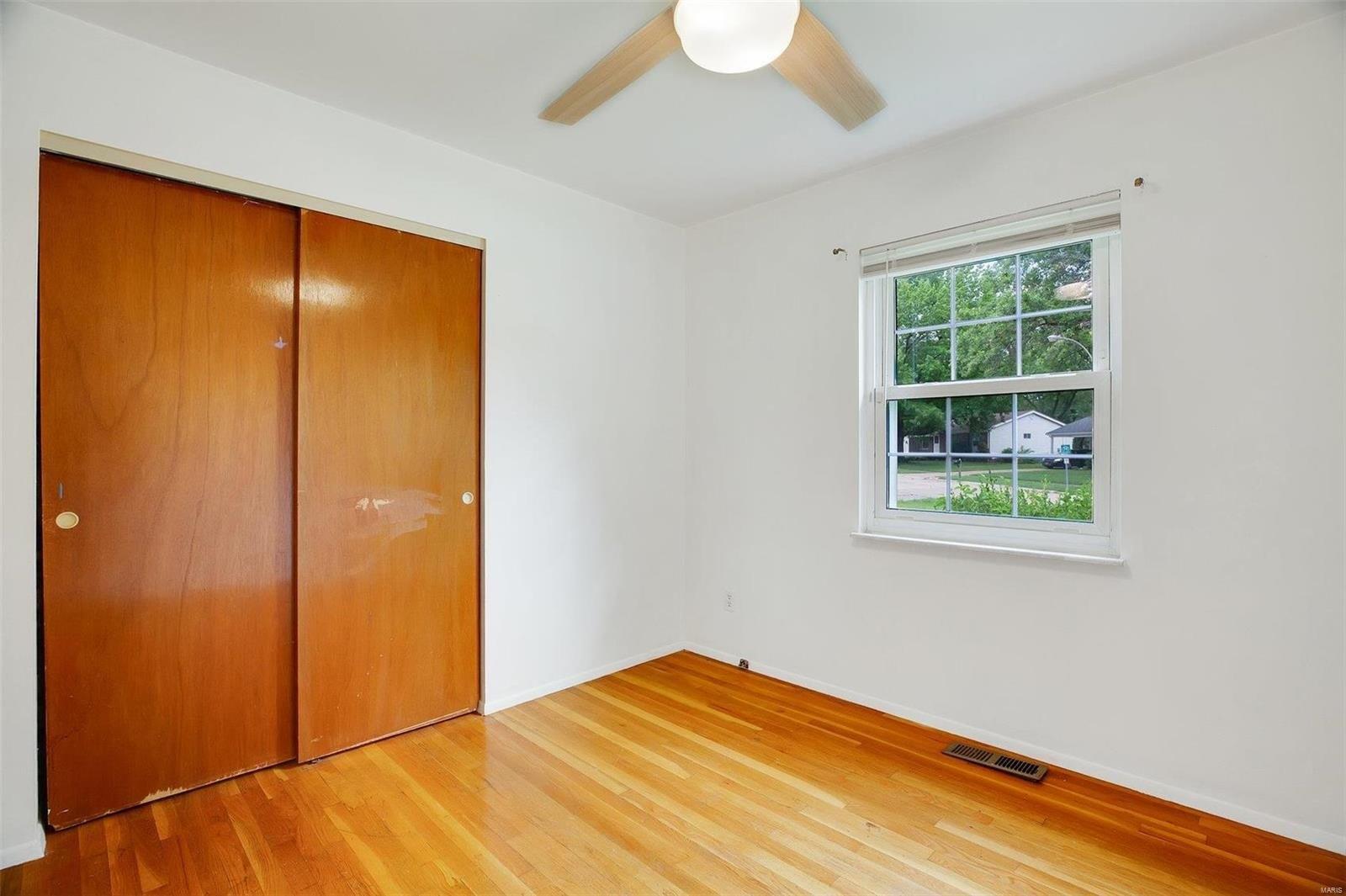 Foxmont Dr, Hazelwood, MO 63042