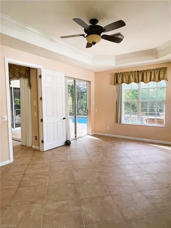 Vallecas Ln, Naples, FL 34110