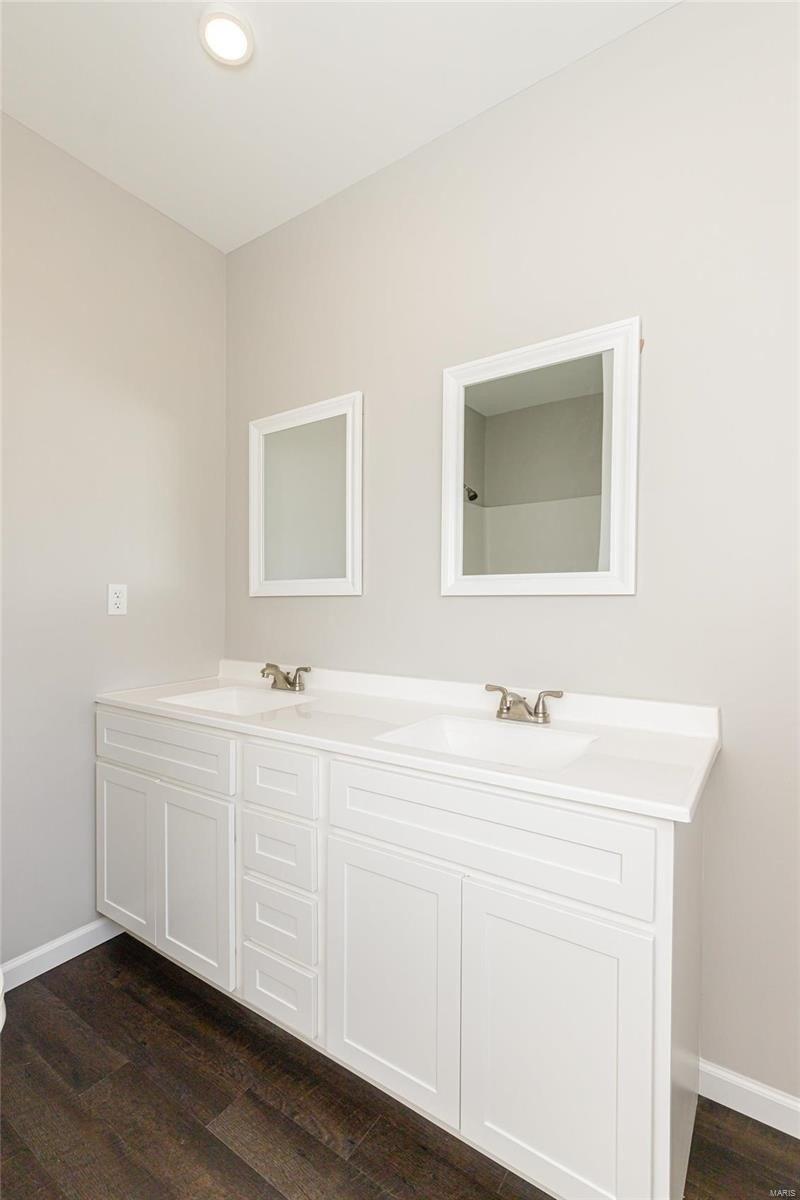 Village Circle Dr, Winfield, MO 63389