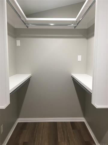 E 43rd St, Tulsa, OK 74105