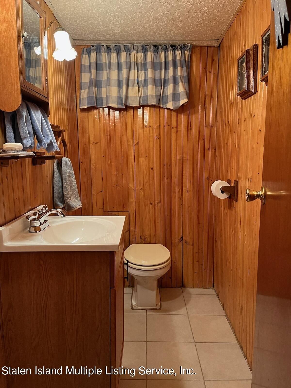Natick St, Staten Island, NY 10306