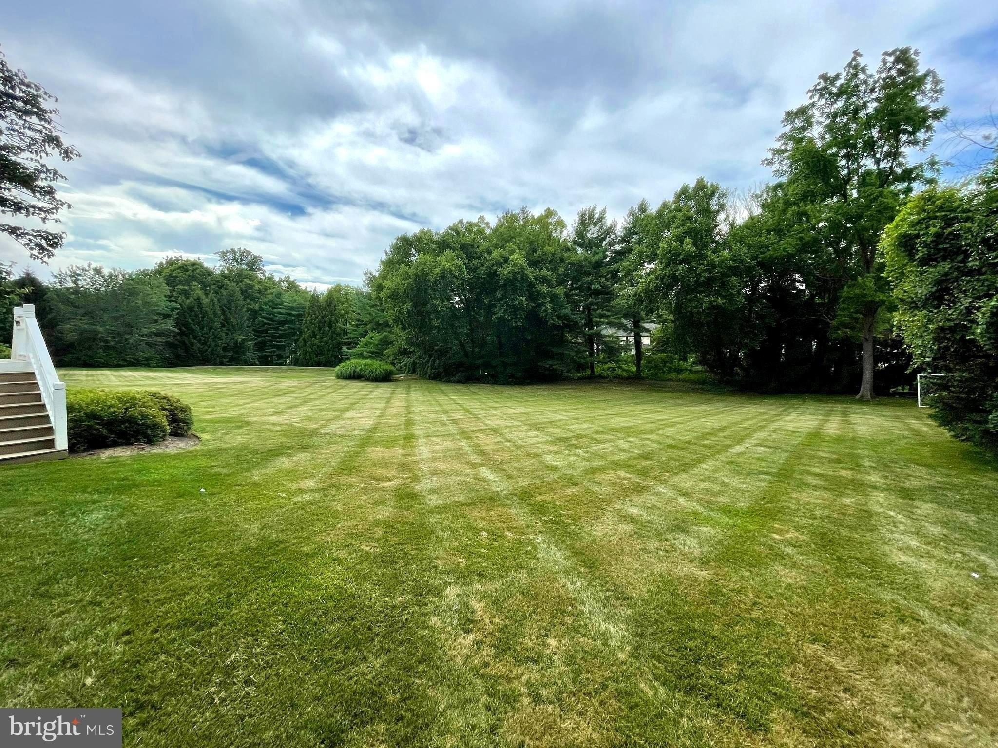 Abrahams Ln, Wayne, PA 19087