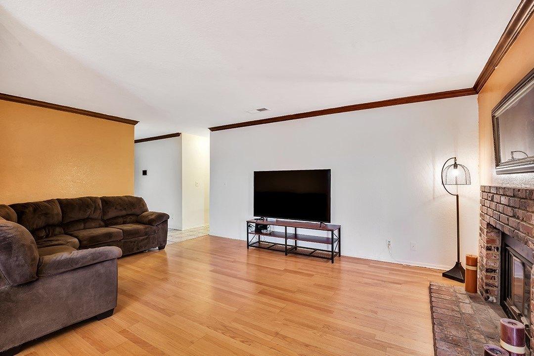 Louise Ave, Lancaster, CA 93534