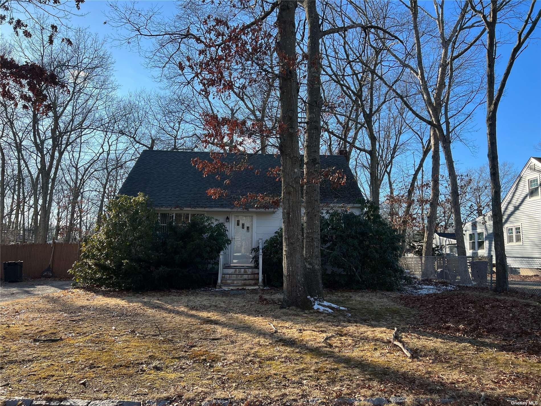 Corchaug Trl, Ridge, NY 11961