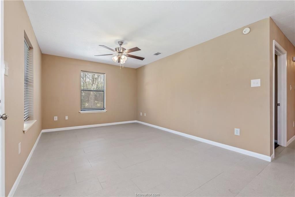 Moss St, Bryan, TX 77803