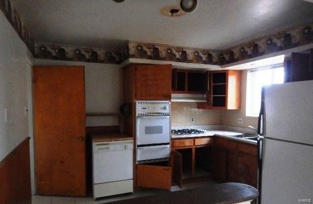 Morris Dr, Florissant, MO 63031