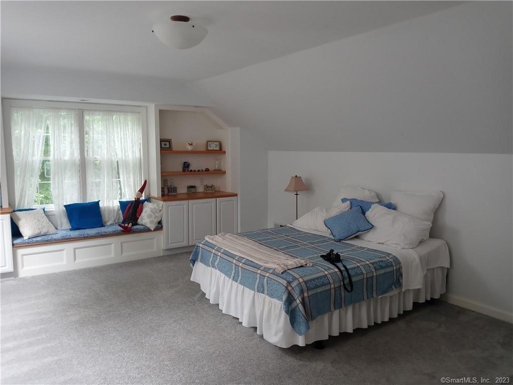 Payer Ln, Mystic, CT 06355
