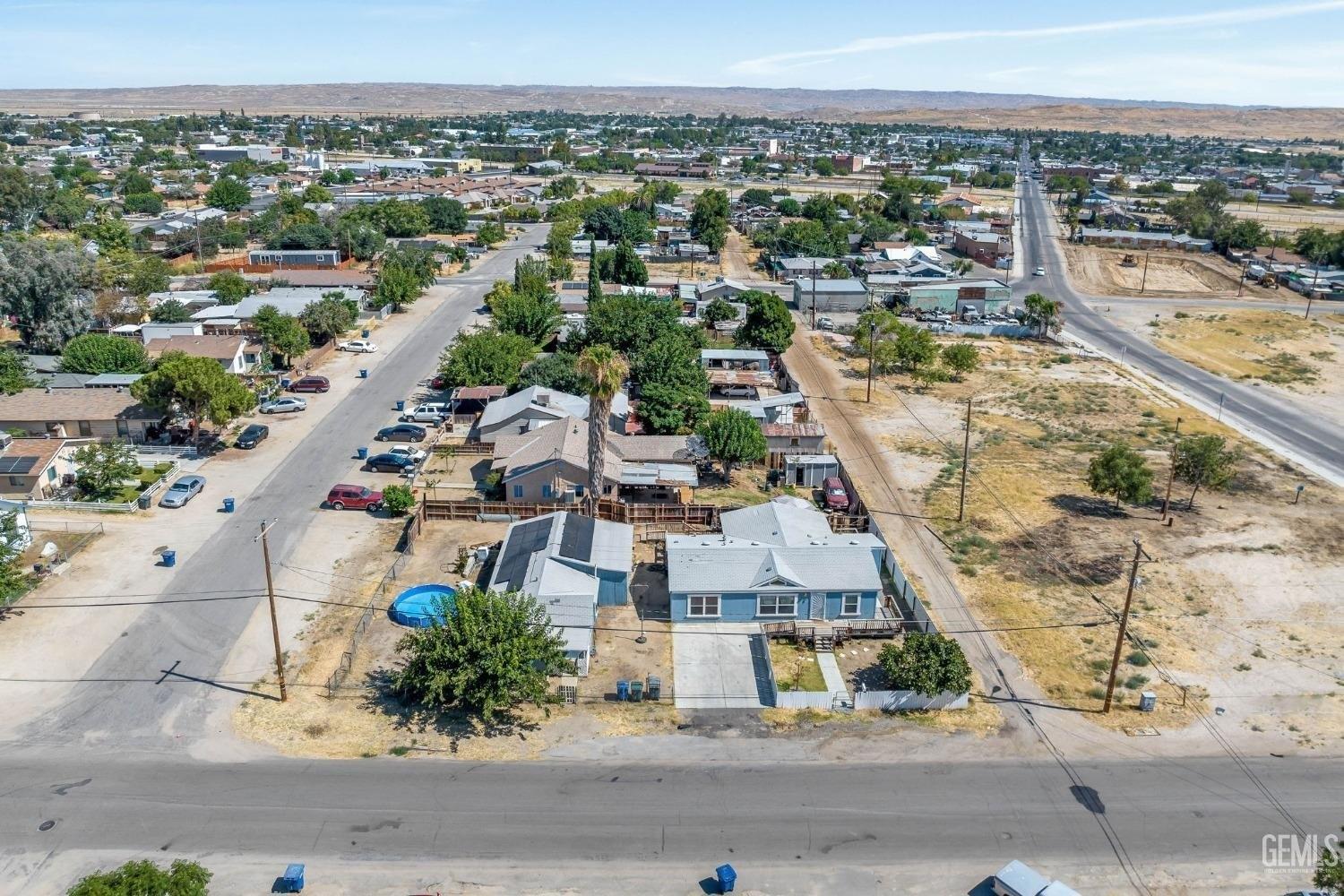 Crystal St, Taft, CA 93268