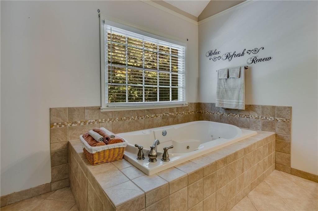 Pinbrook Dr, Lawrenceville, GA 30043
