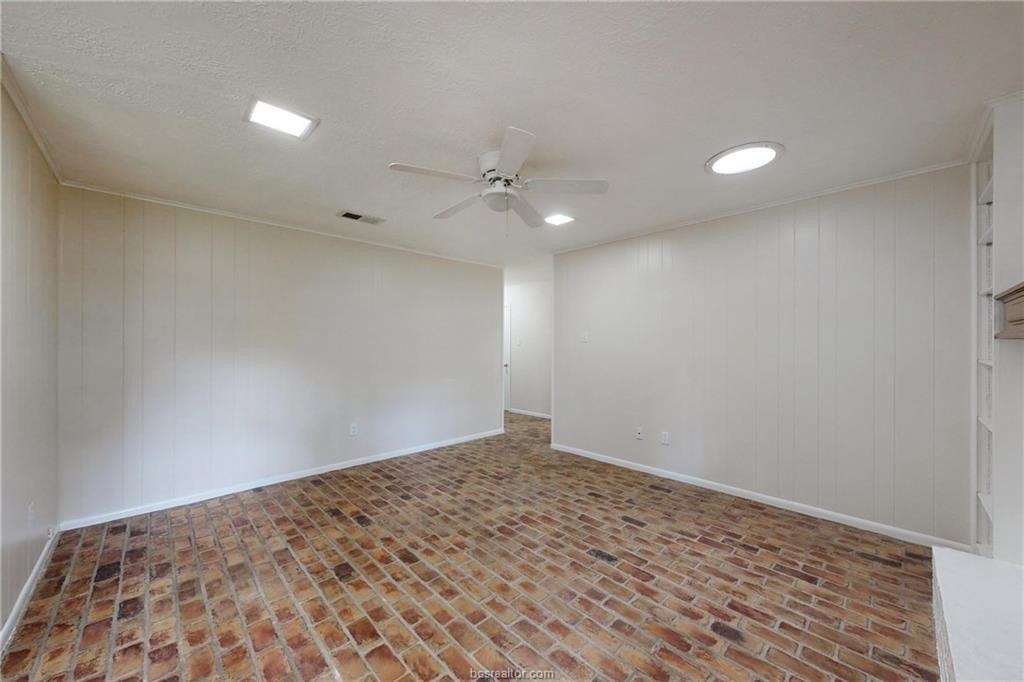 Hillside Dr, Bryan, TX 77802