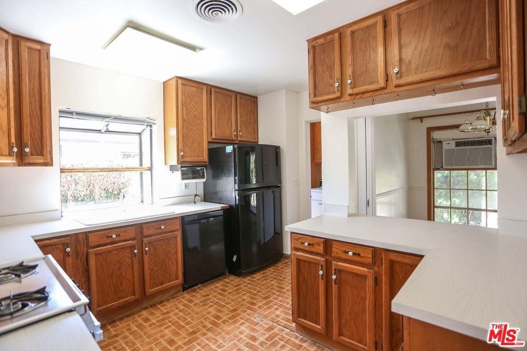 Laramie Ave, Winnetka, CA 91306
