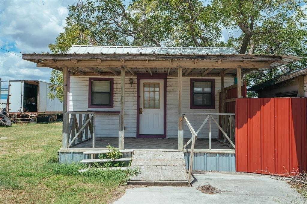 E Central Ave, Comanche, TX 76442