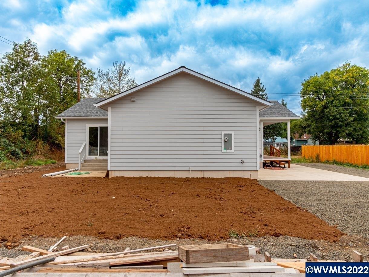 Tamarack St, Sweet Home, OR 97386
