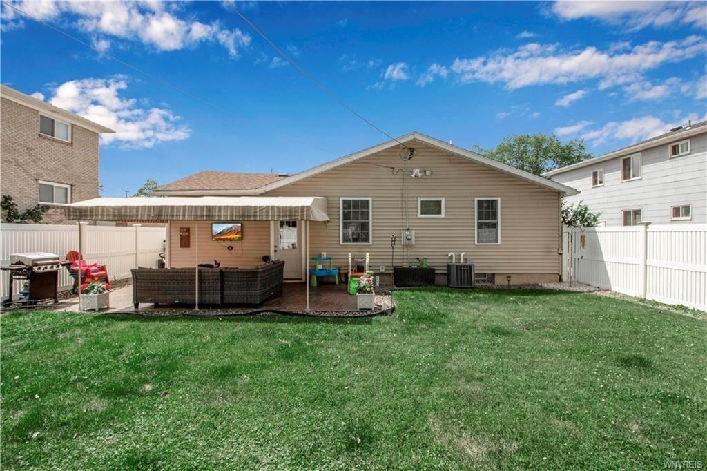 Fath Dr, Buffalo, NY 14225