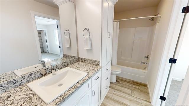 N Hawthorne Ln, Owasso, OK 74055