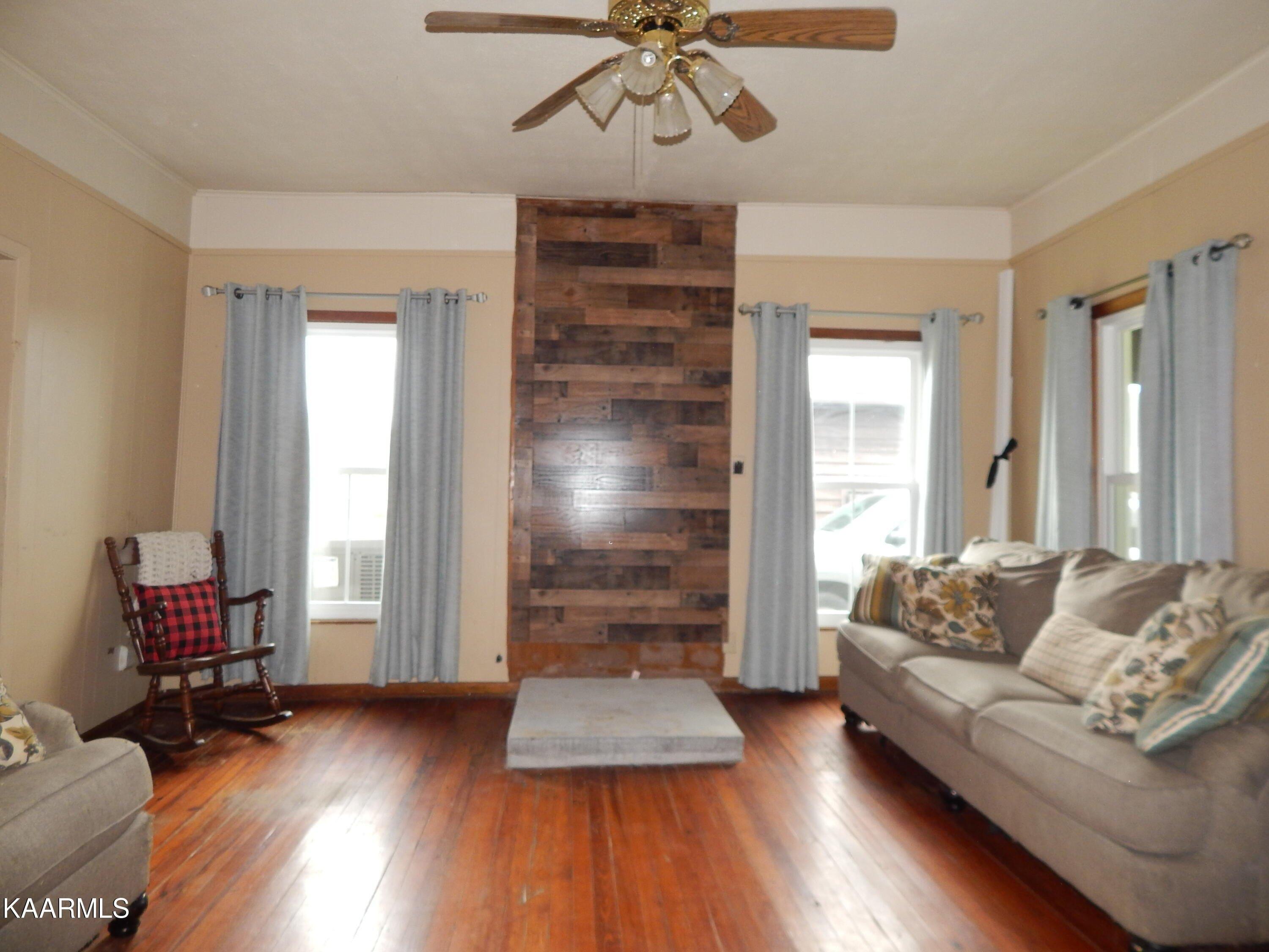 N Farnum St, Friendsville, TN 37737