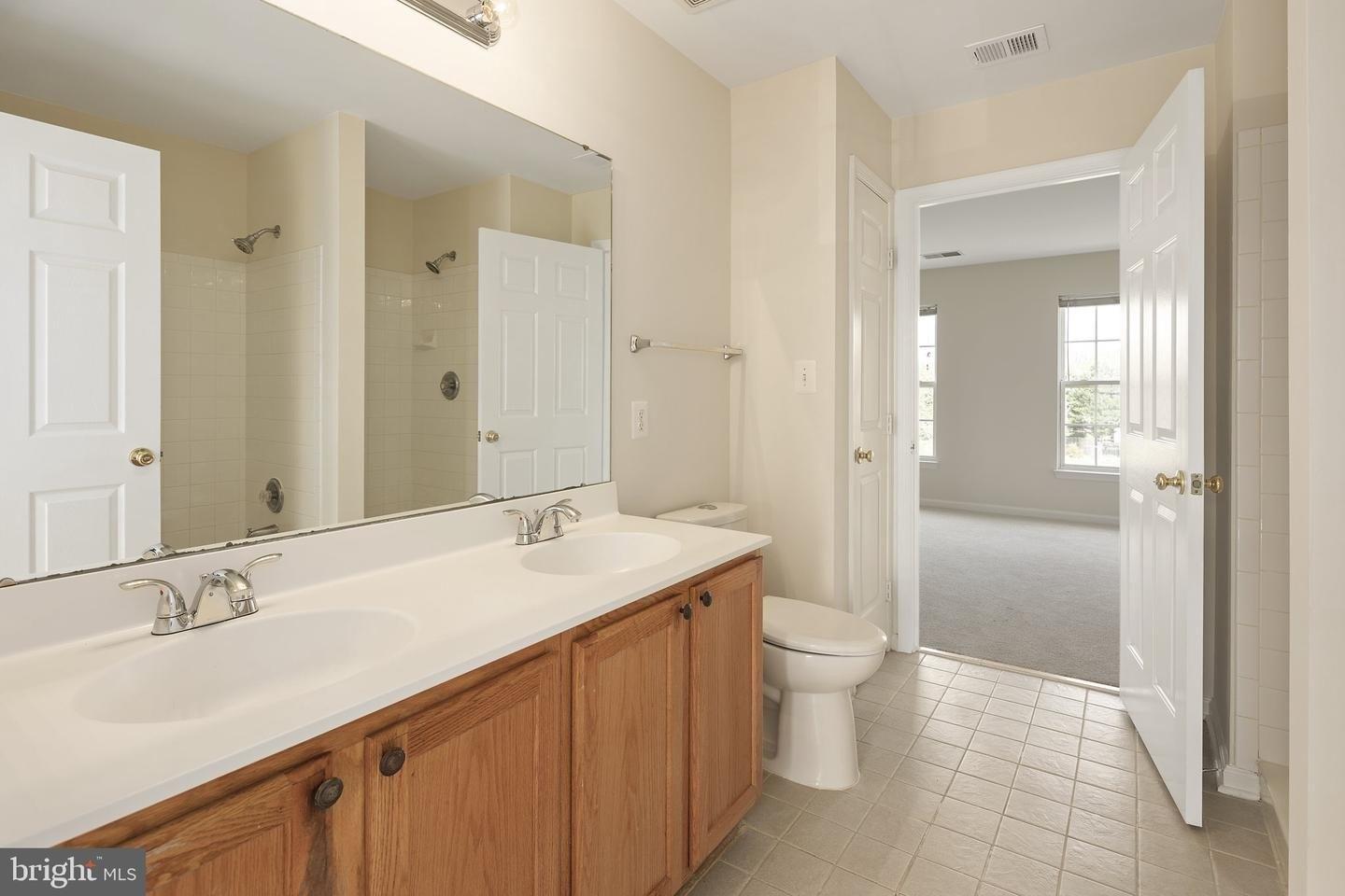 Stone Maple Ter, Centreville, VA 20121