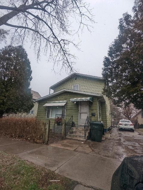 Lucia Ave, Waukegan, IL 60085