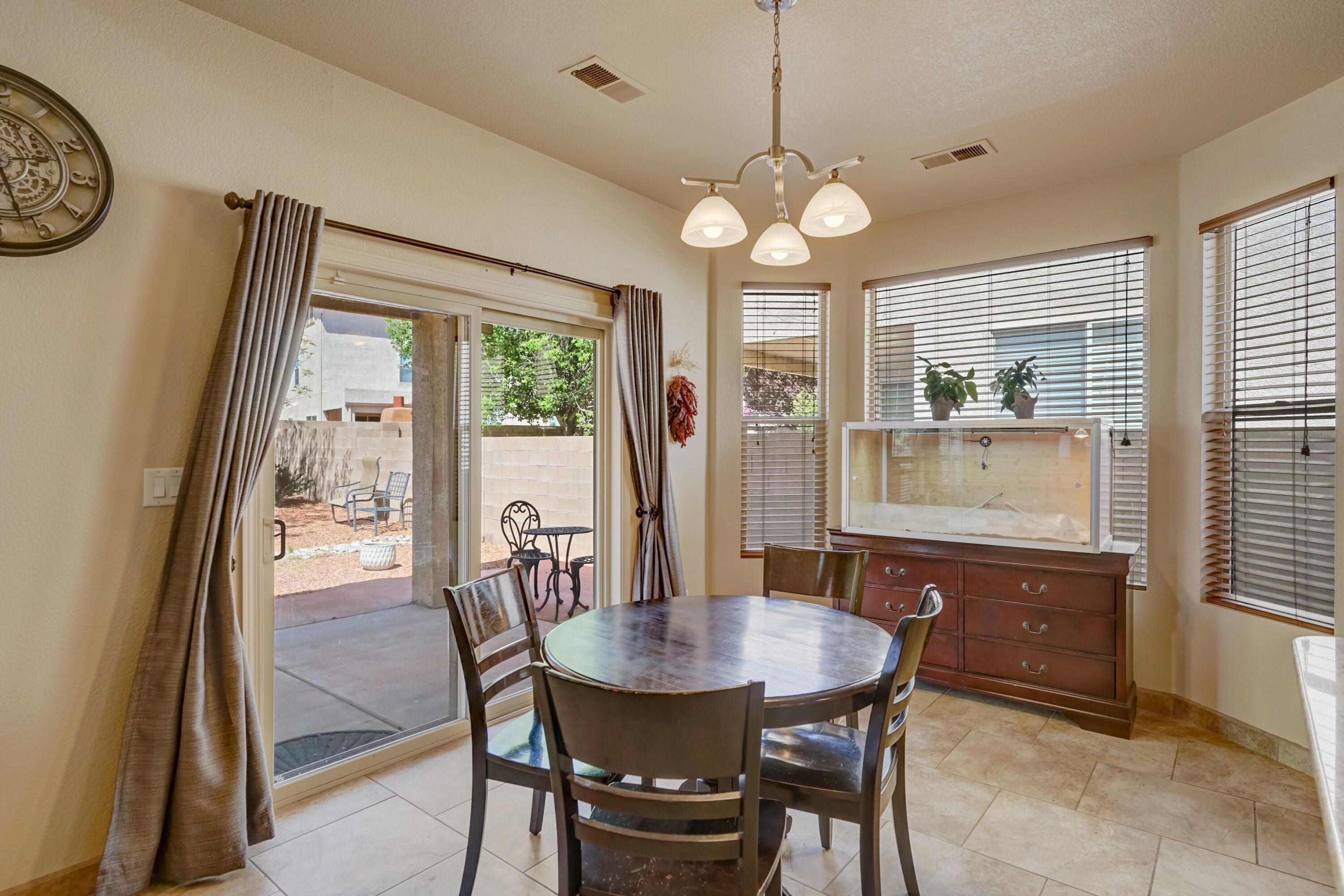 Las Cadenas Rd Nw, Albuquerque, NM 87120