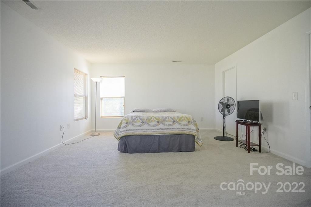 Hugue Way, Charlotte, NC 28214