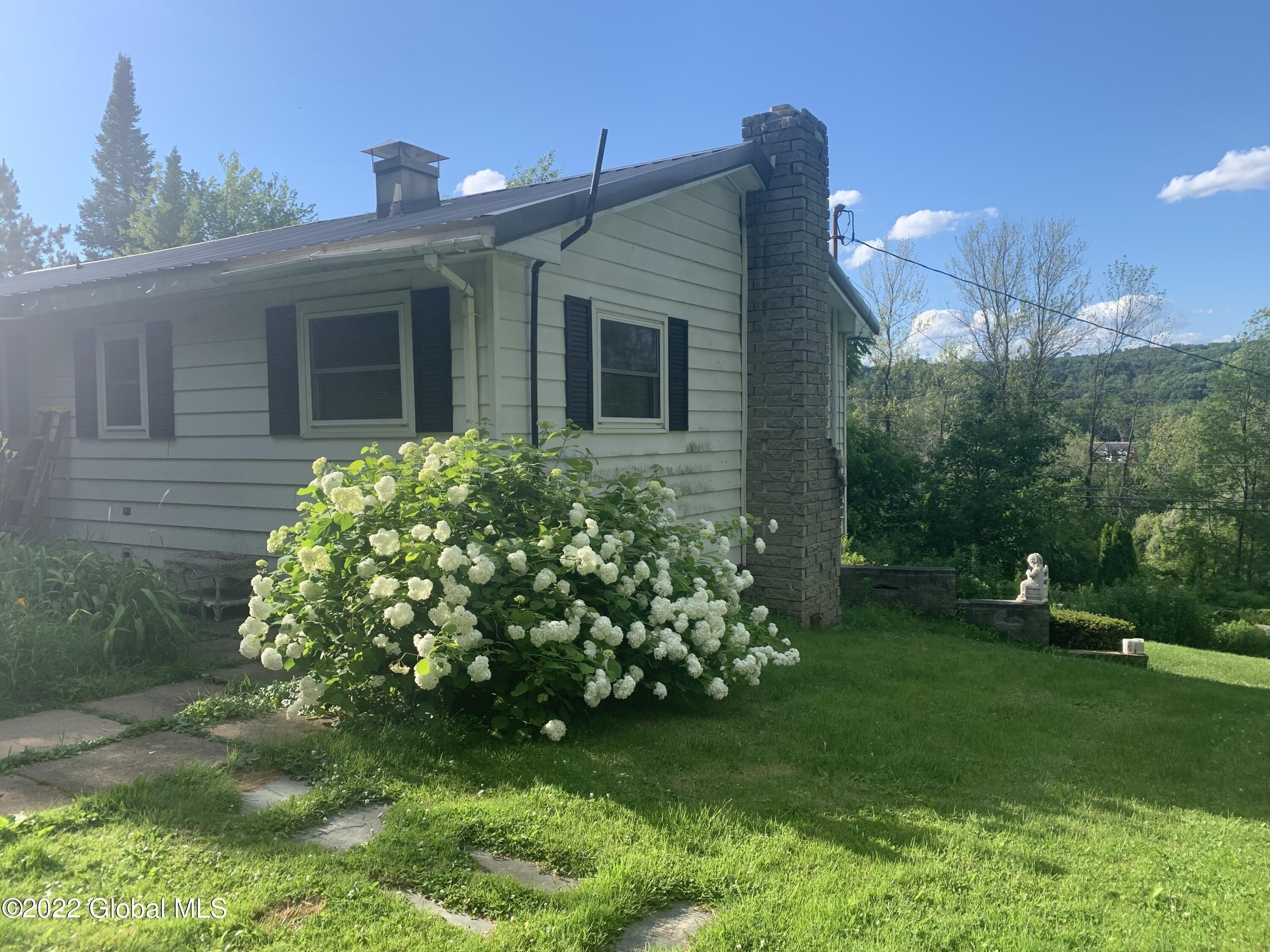 Glen Dr, Fultonville, NY 12072