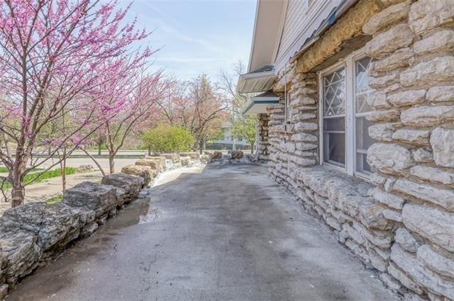 E Winner Rd, Independence, MO 64052