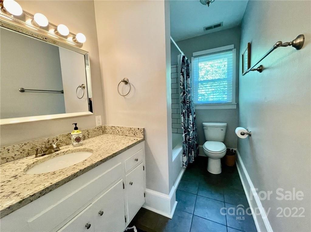 Driftwood Dr, Charlotte, NC 28205