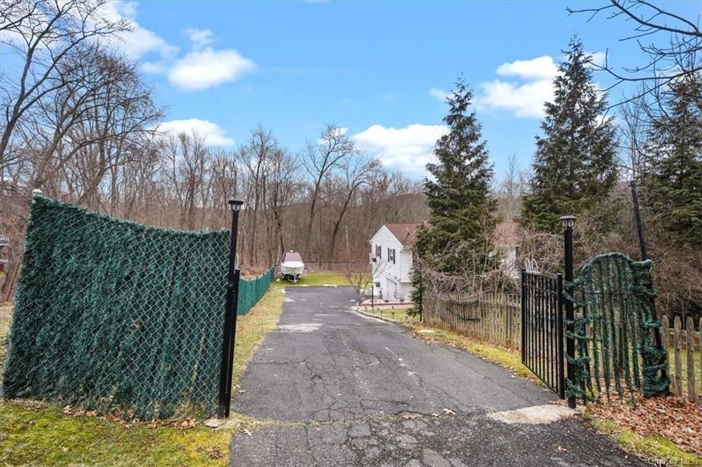 Ridge Rd, Valley Cottage, NY 10989