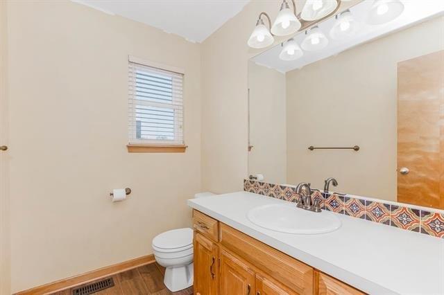 W 60th Ter, Mission, KS 66205