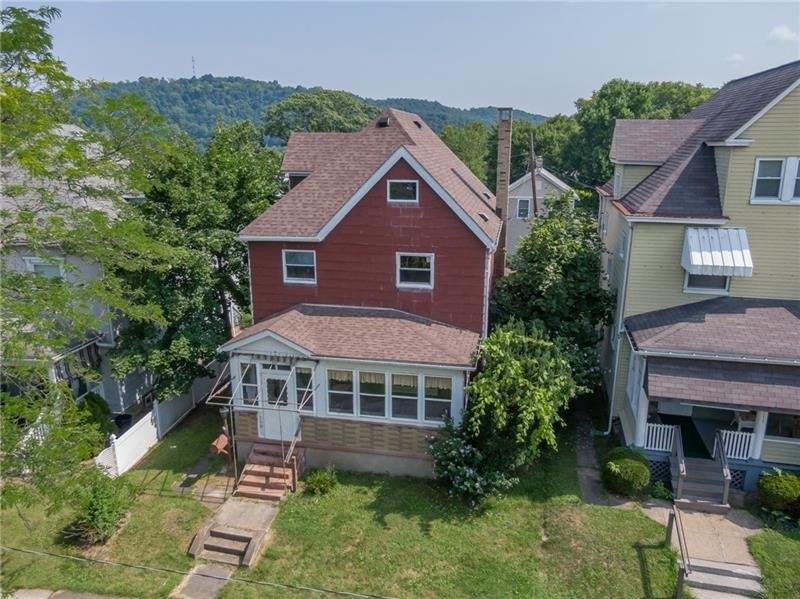 E Adams Ave, Vandergrift, PA 15690