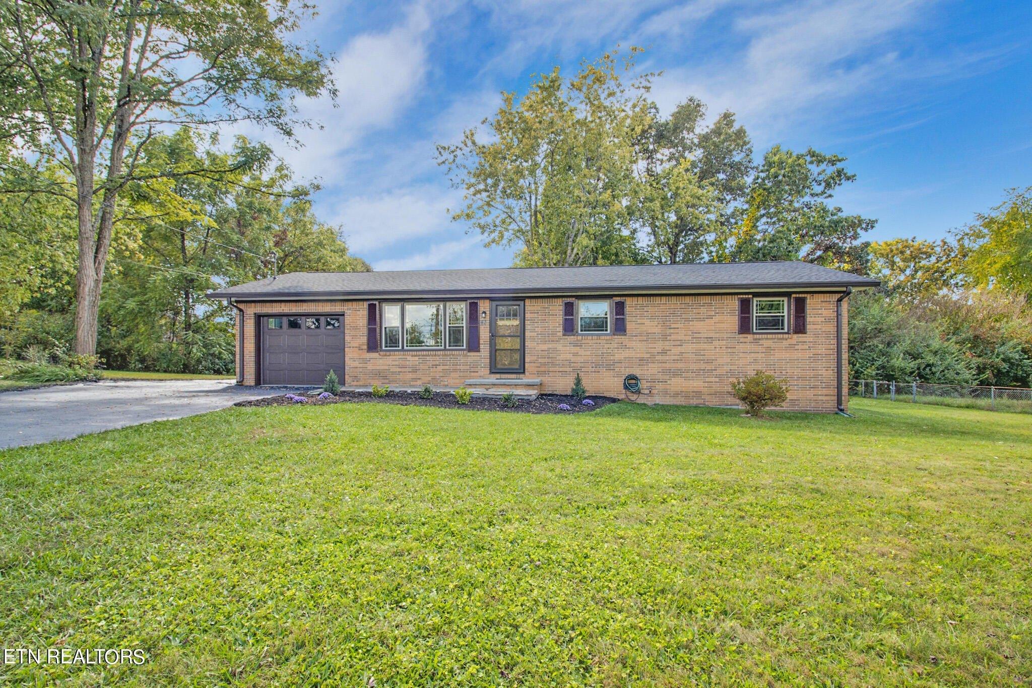 Sharon Dr, Crossville, TN 38555