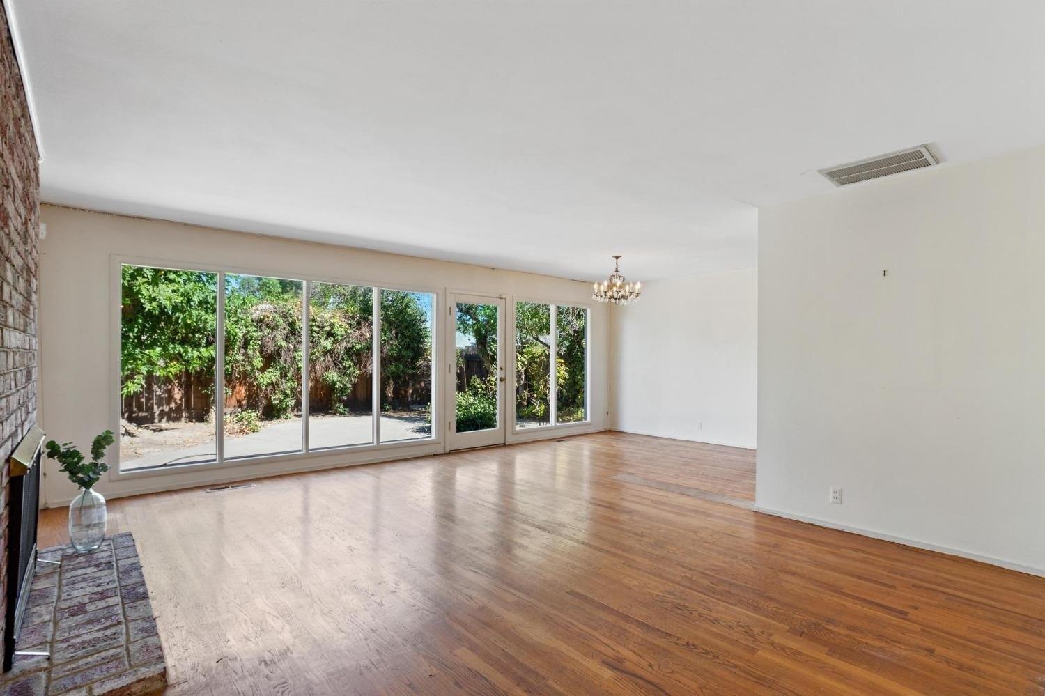 Ashwood Dr, Modesto, CA 95350