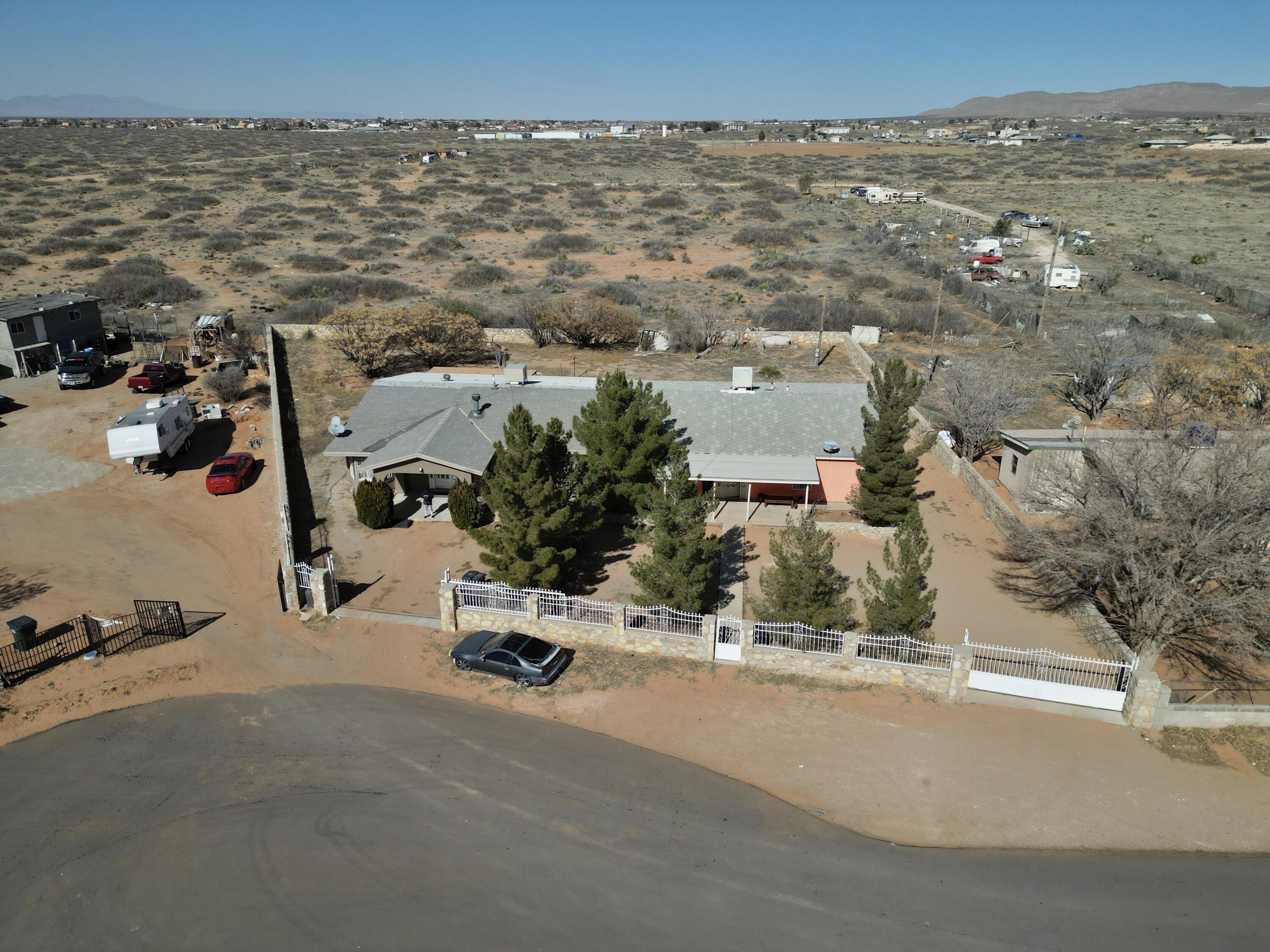 Hovland Ln, El Paso, TX 79938