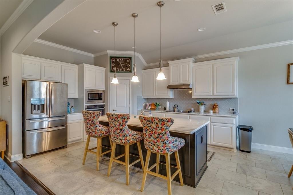 Laramie Ln, Burleson, TX 76028