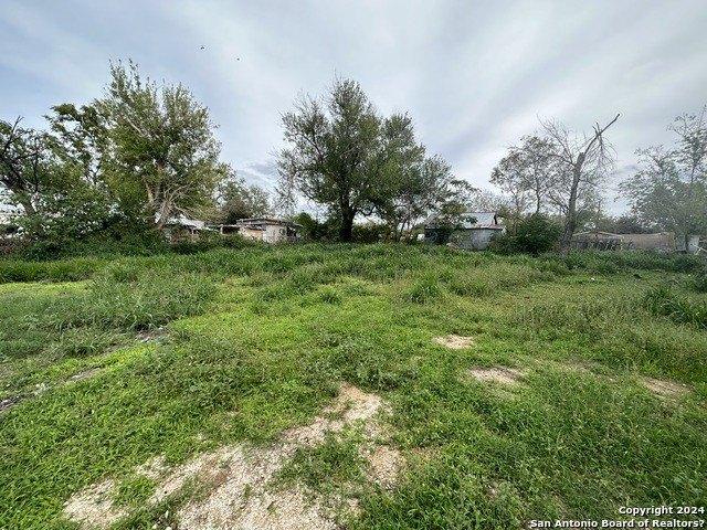 E 7th St, Elmendorf, TX 78112