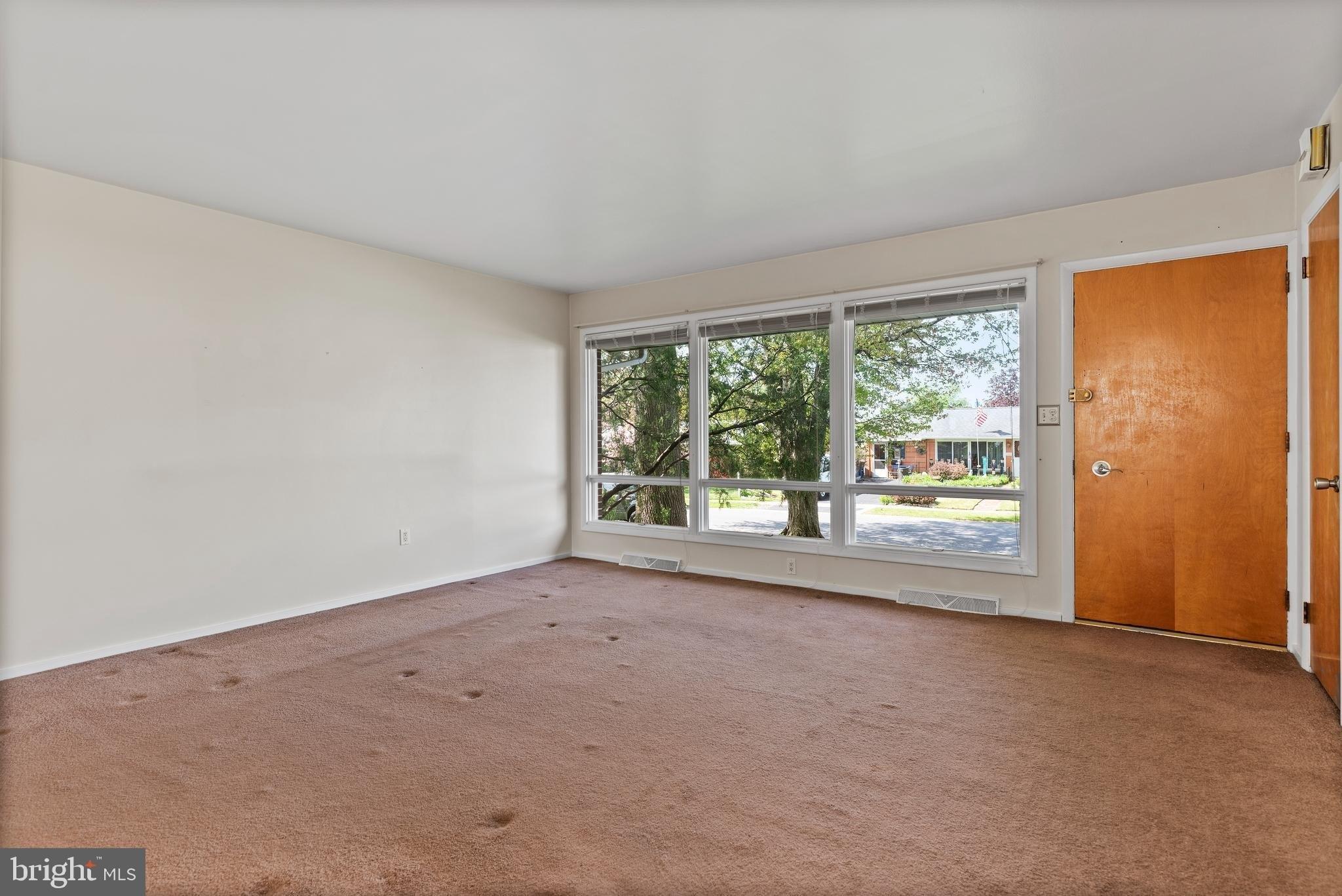 Winston Dr, Mechanicsburg, PA 17055
