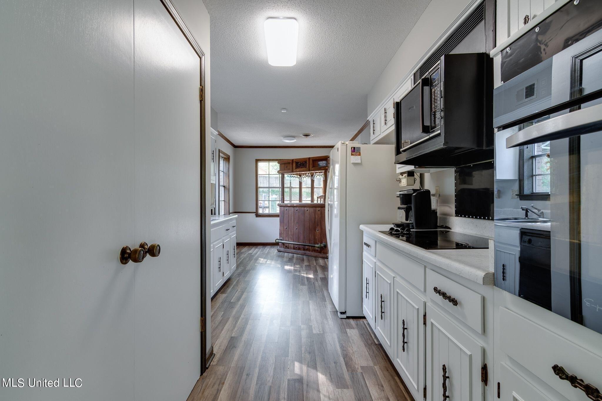 Chesterfield Dr, Southaven, MS 38671
