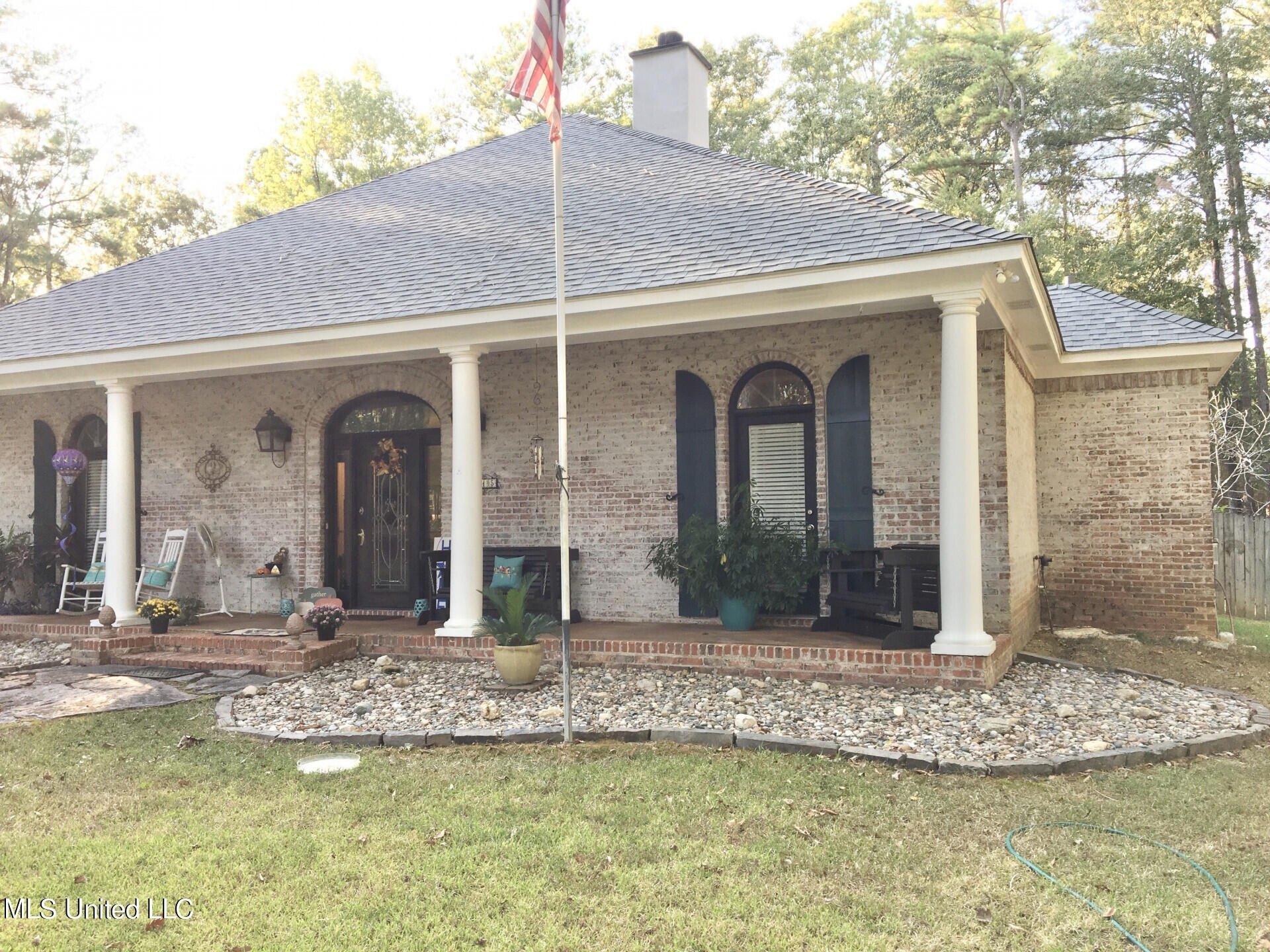 Greenbriar St, Brandon, MS 39047