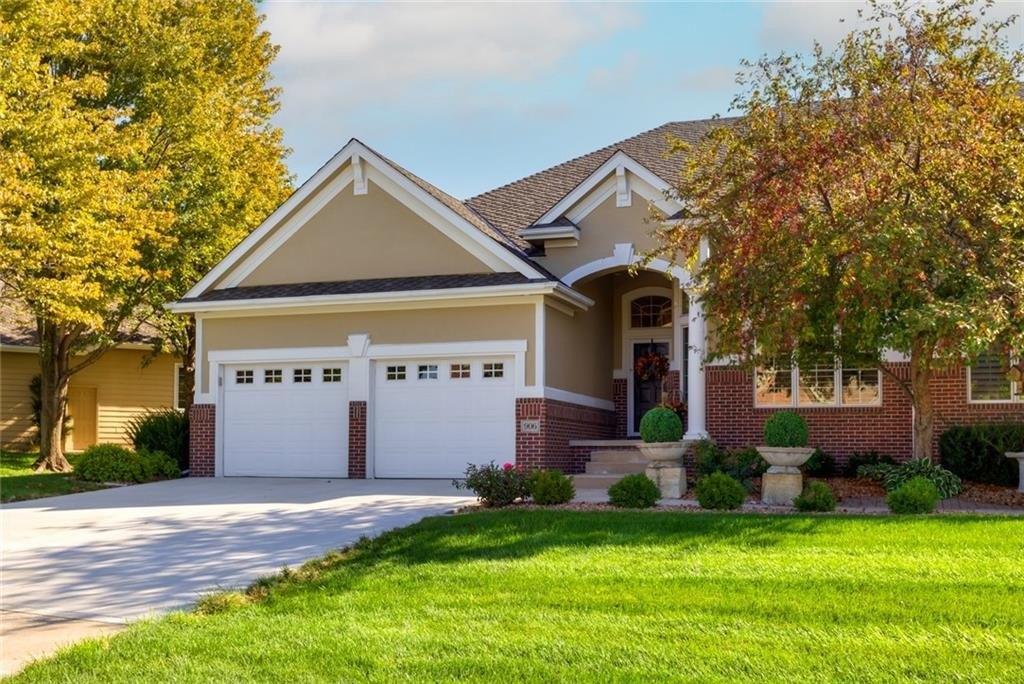 Burr Oaks Dr, West Des Moines, IA 50266
