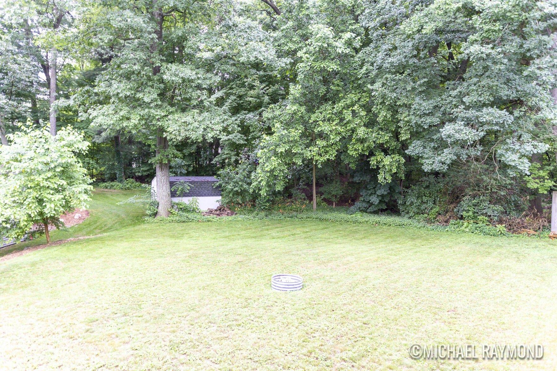 Brower Lake Dr Ne, Rockford, MI 49341